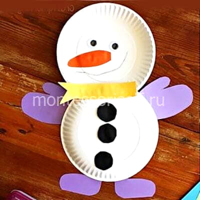 Снеговик из цветной бумаги и одноразовых тарелок